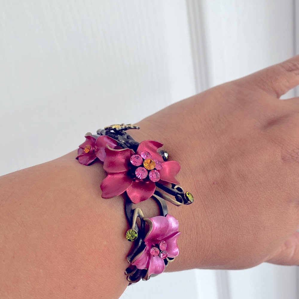 Vintage Rhinestone Cuff/Bracelet with flower motifs🌺 Multicolours 🌸